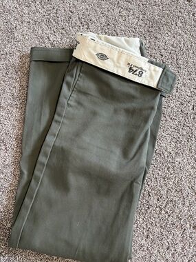 Dickies Men’s Chino Pants in Olive